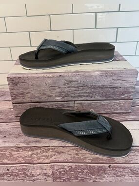 Cobian Women’s  Blue Gray Foam Flip Flop 🩴 Sandals Size 6